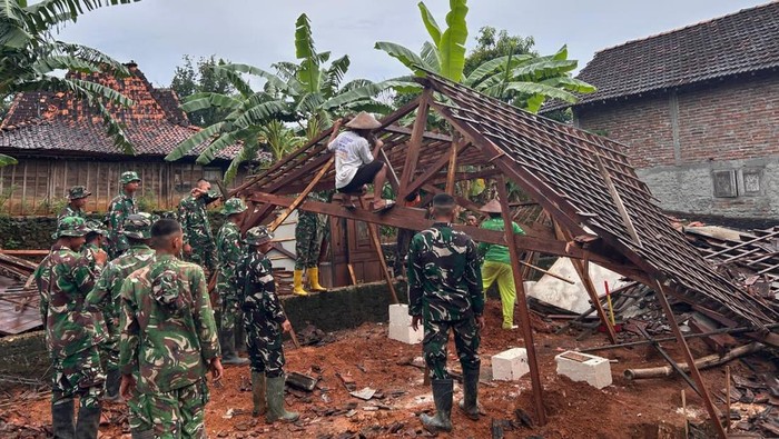 Rumah warga Desa Godo Kecamatan Winong ambruk, Rabu (22/4/2026).