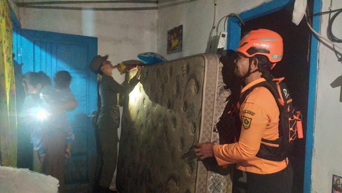 Rumah di Rumpin Bogor rusak diterjang angin kencang pada Selasa (21/4) malam. Dok istimewa