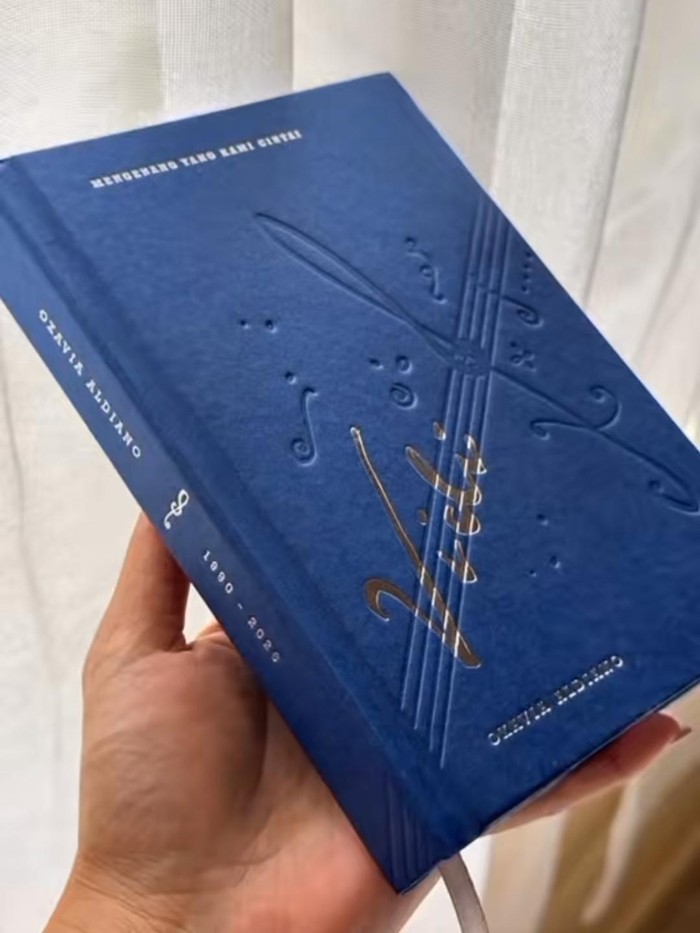 Tara Basro desain buku Yasin untuk Vidi Aldiano.
