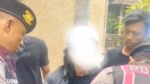 Tim Jalak Nusa Polsek Nusa Penida menangkap IKJ (35), pria diduga pengidap gangguan jiwa yang mencuri motor di Jalan Raya Mentigi, Desa Batununggul, Kecamatan Nusa Penida, Klungkung, Selasa (21/4/2026). (Dok. Polsek Nusa Penida)