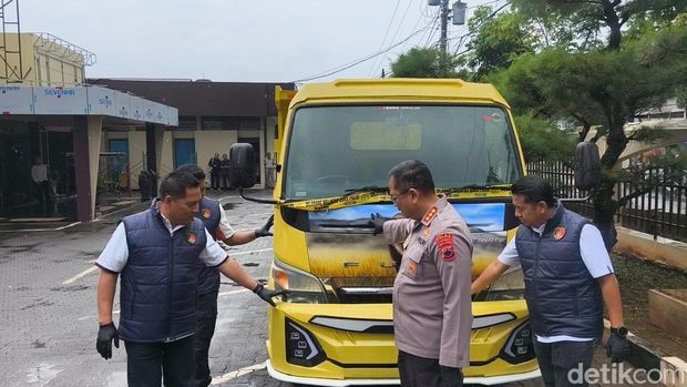 Barang bukti truk roda enam yang hendak diselundupkan dari Klaten ke Timor Leste