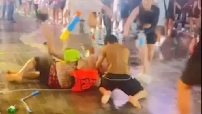 Turis dipukuli saat festival songkran