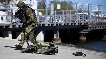 Kegiatan uji coba teknologi keamanan maritim berlangsung di Rostock, Jerman, Selasa (21/4/2026). Acara ini merupakan bagian dari Northern Naval Capability Cooperation (NNCC) SeaSEC industry challenge weeks 2026. REUTERS/Annegret Hilse