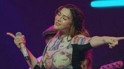 Vicky Shu Membumi: Panggung Kecil Gak Jadi Soal