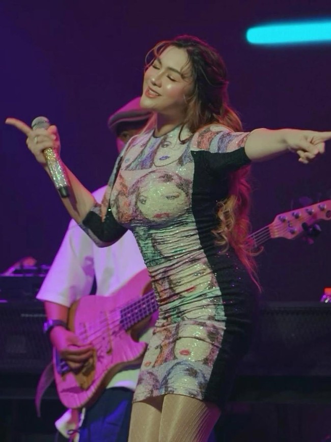 Vicky Shu Membumi: Panggung Kecil Gak Jadi Soal