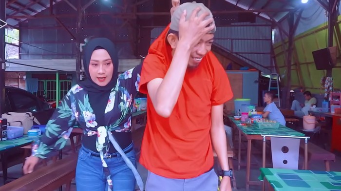 Video klip lagu Mawarung - Endah Academy. (YouTube Ilhamy Ahmad)