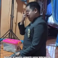 Viral Pengantin Menikah Sambil Tahan Sakit, Kisahnya Bikin MUA & Tamu Nangis