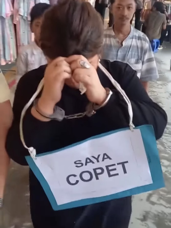 Viral Wanita Nyopet di Tanah Abang