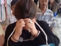 Video Viral Wanita Nyopet Iphone di Tanah Abang Diarak Berkalung Saya Copet