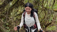 Tidak sampai ke puncak, tapi mendapatkan sesuatu yang lain di sepanjang perjalanan. 7 hari di sana mengajari saya lebih banyak daripada yang bisa diajarkan oleh puncak itu sendiri, tulis Wendy Walters dilihat pada Rabu (22/4/2026). Foto: Instagram @wendywalters