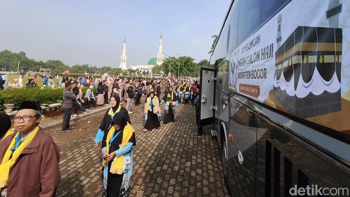 445 jemaah haji berangkat dari Bogor (Rizky Adha Mahendra/detikcom)