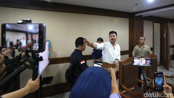 Sidang vonis digelar di Pengadilan Negeri Jakarta Pusat, Kamis (23/4/2026). Ammar diadili dan divonis bersama lima terdakwa lain dalam perkara ini.