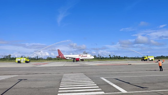 Momen bersejarah di Nabire! Batik Air resmi memulai penerbangan berjadwal di Bandar Udara Douw Aturure, membuka konektivitas baru yang menghubungkan Nabire dengan Ambon, Makassar, dan Jakarta.