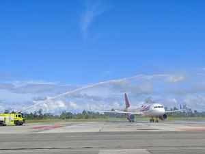 Video: Sejarah Baru, Batik Air Mendarat Perdana di Bandara Douw Aturure