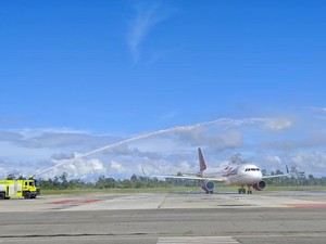 Video: Sejarah Baru, Batik Air Mendarat Perdana di Bandara Douw Aturure