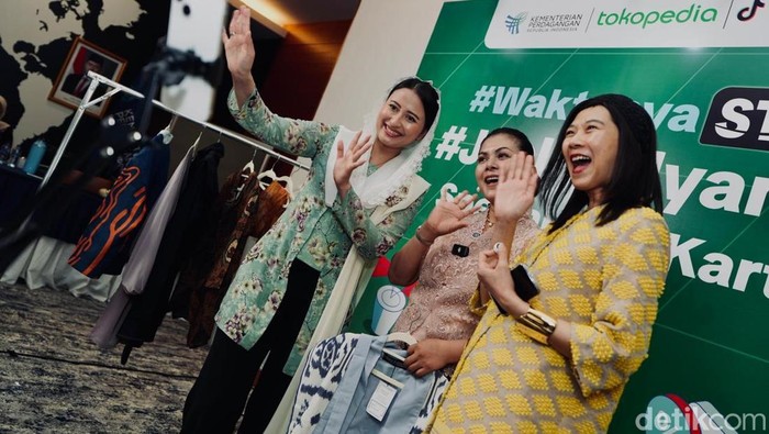 Kemendag bersama Tokopedia dan TikTok Shop perkuat UMKM lewat perlindungan KI, dorong usaha naik kelas dan berdaya saing di tengah ketatnya persaingan digital.