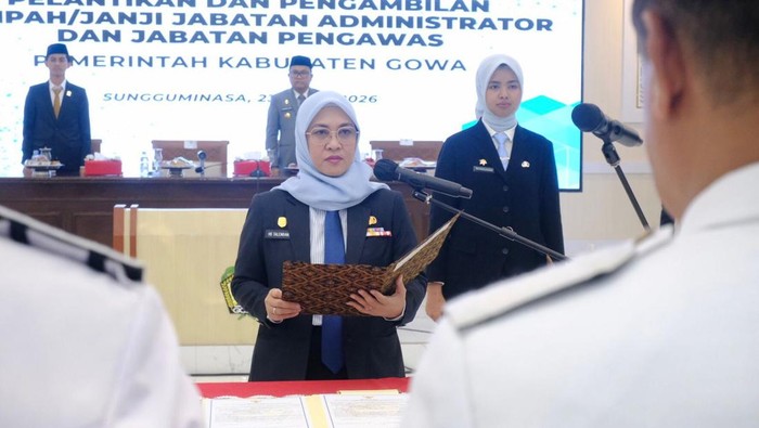 Bupati Gowa Sitti Husniah Talenrang melantik 124 pejabat pengawas dan administrator di lingkungan Pemkab Gowa.