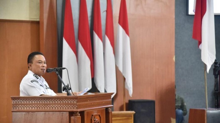 Bupati Kuningan, Dian Rachmat Yanuar dalam acara Sosialisasi Bursa Kerja dan Pemagangan Dalam Negeri maupun Luar Negeri.