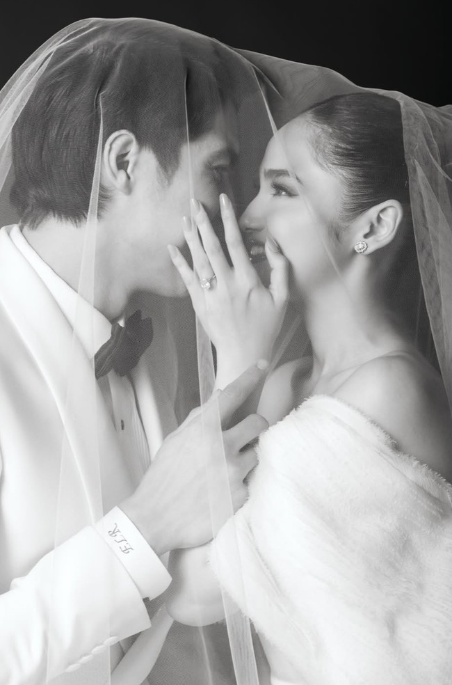 Melihat kemesraan keduanya, banyak penggemar yang ikut tak sabar menantikan momen bahagia pernikahan El dan Syifa. Di keterangan unggahannya Syifa sendiri menulis bahwa pernikahannya itu sudah tinggal menghitung hari. Foto: Intagram/@syifahadju