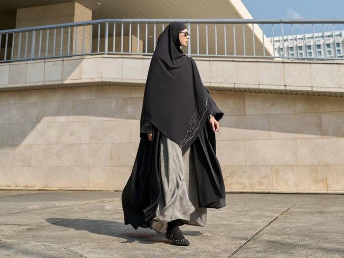 Brand hijab dan modest fashion, naPocut rilis koleksi bertajuk Grace in Motion untuk haji, umrah, dan travel. Bahan ramah lingkungan, nyaman, elegan, siap menemani perjalanan ibadah muslimah saat safar.