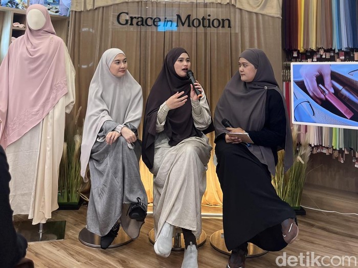 Brand hijab dan modest fashion, naPocut rilis koleksi bertajuk Grace in Motion untuk haji, umrah, dan travel. Bahan ramah lingkungan, nyaman, elegan, siap menemani perjalanan ibadah muslimah saat safar.