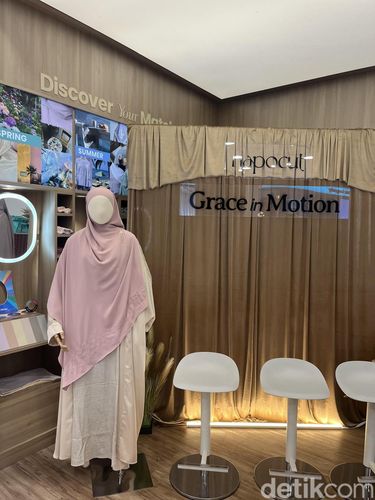Hijab naPocut 2 Brand hijab dan modest fashion, naPocut rilis koleksi bertajuk Grace in Motion untuk haji, umrah, dan travel. Bahan ramah lingkungan, nyaman, elegan, siap menemani perjalanan ibadah muslimah saat safar.