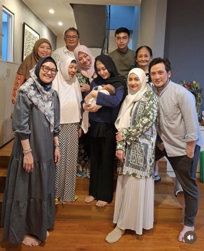 Intip Keseruan Tengku Firmansyah dan Istri Saat Kulineran Keliling Kanada