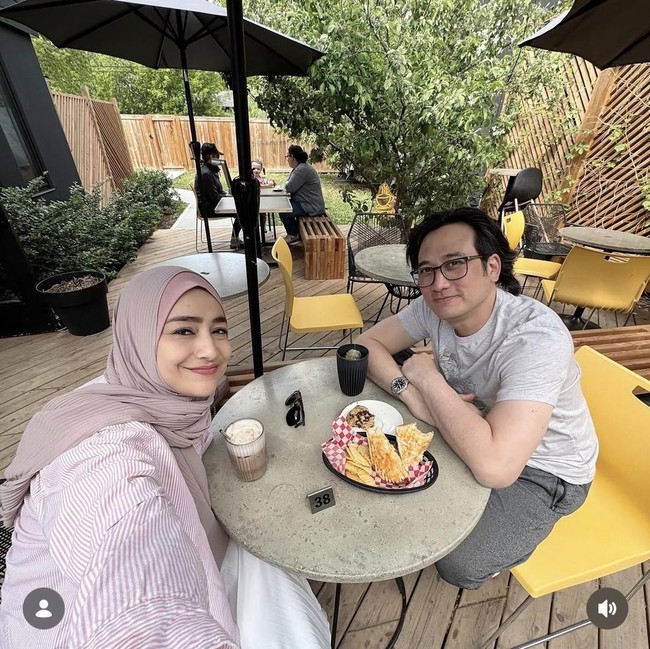 Intip Keseruan Tengku Firmansyah dan Cindy Fatikasari Kulineran Keliling Kanada