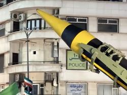 Iran Pamer Rudal Balistik di Tengah Ketegangan Global