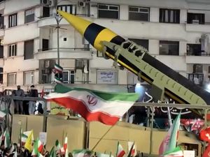 Iran Pamer Rudal Balistik di Tengah Ketegangan Global