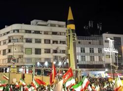 Iran Pamer Rudal Balistik di Tengah Ketegangan Global