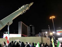 Iran Pamer Rudal Balistik di Tengah Ketegangan Global