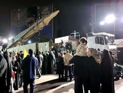 Iran Pamer Rudal Balistik di Tengah Ketegangan Global