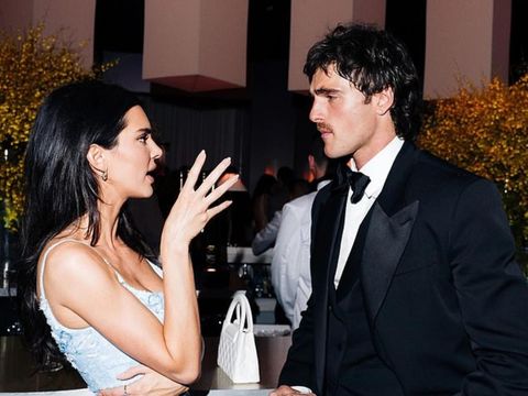 Jacob Elordi dan Kendall Jenner Jacob Elordi dan Kendall Jenner dikabarkan berpacaran sejak Februari 2026.