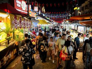Jalan Alor Kuala Lumpur, Surga Kuliner Malam yang Selalu Ramai