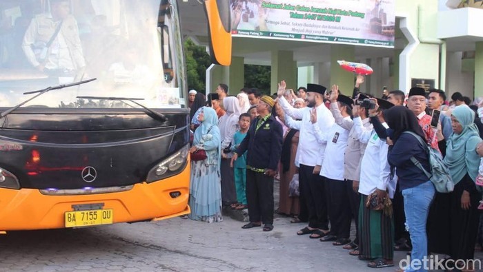 Pelepasan jemaah haji embarkasi Padang