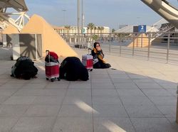 Sujud Syukur Jemaah Haji Kloter 1 Asal Tanjungpinang Saat Tiba di Madinah
