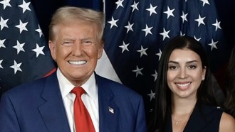 Ajudan Glamor Trump Ketahuan Kencan dengan Sugar Daddy, Langsung Diskors
