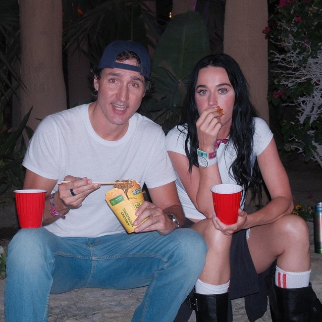 Gaya Justin Trudeau Setelah Pacari Katy Pery, Dulu Pakai Jas Kini Topi Terbalik