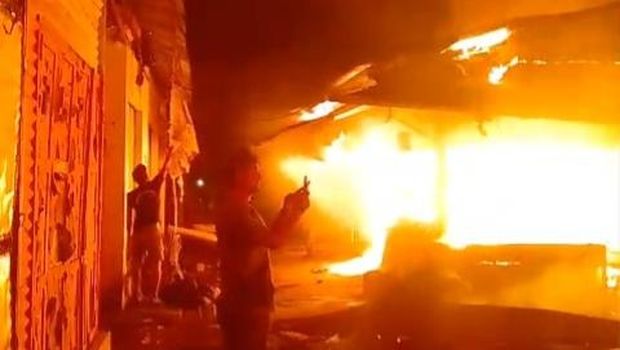 Kebakaran di Tuban Pasar Baru Tuban terbakar