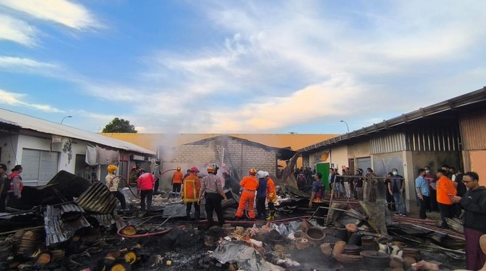 Pasar Baru Tuban terbakar