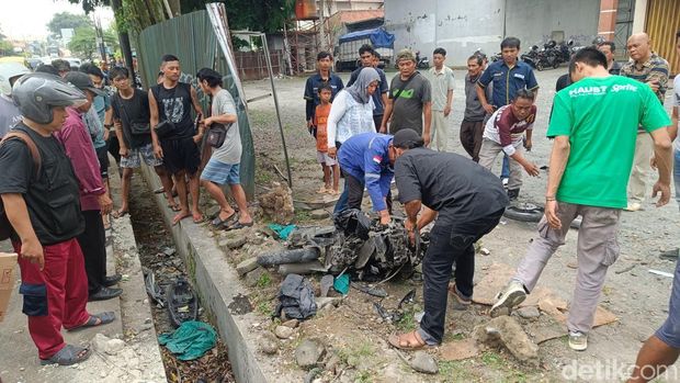 Kondisi kendaraan yang terlibat kecelakaan lalulintas di jalan raya Purwokerto-Patikraja, Desa Kedungwringin, Kabupaten Banyumas, Kamis (23/4/2026).