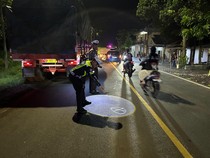 Tabrak Avanza Lalu Jatuh, 2 Pemotor di Jember Tewas Terlindas Truk