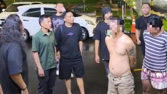 Kedua Pelaku saat diringkus Unit Pidum Satreskrim Polrestabes Palembang