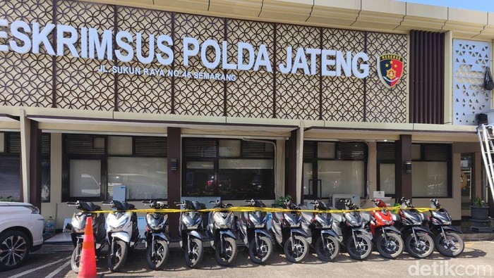 Sepeda motor yang hendak diselundupkan ke Timor Leste diamankan di Mako Dit Reskrimsus Polda Jateng, Kecamatan Banyumanik, Kota Semarang, Kamis (23/4/2026).