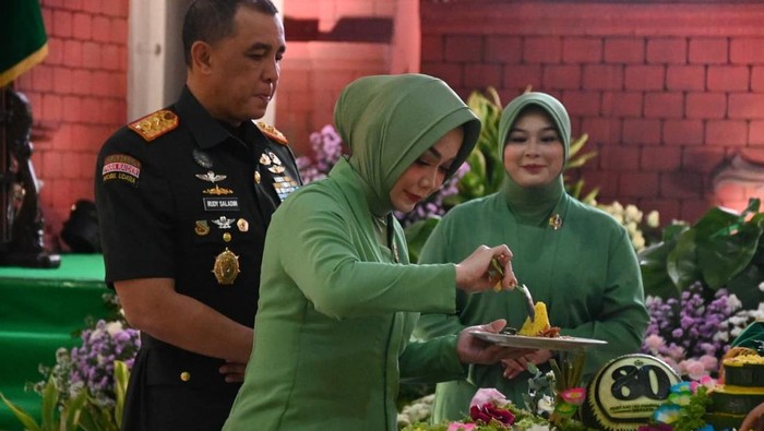 Ketua Pengurus Daerah V/Brawijaya, Vira Rudy Saladin membuka acara Peringatan HUT ke-80 Persit Kartika Chandra Kirana 2026.