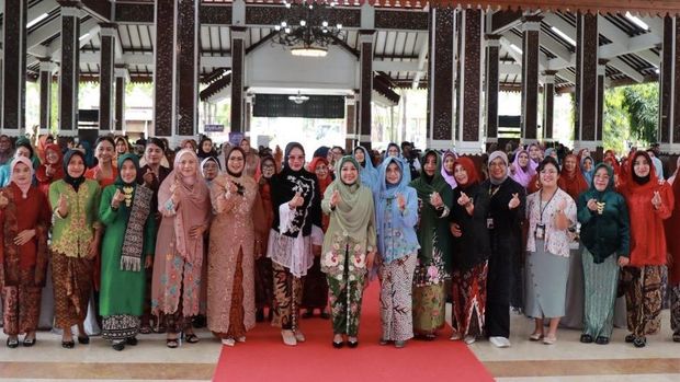 Ketua TP PKK Kabupaten Sidoarjo, Sriatun Subandi mengajak seluruh perempuan di Sidoarjo menjadi agen perubahan.