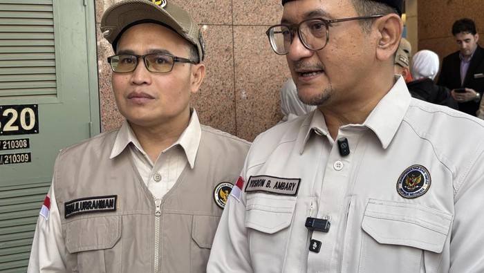 Konjen RI untuk Arab Saudi, Yusron B Ambary (kanan) saat diwawancarai di Madinah, Rabu (22/4/2026)