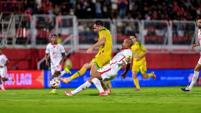 Laga Malut United vs Persebaya Surabaya