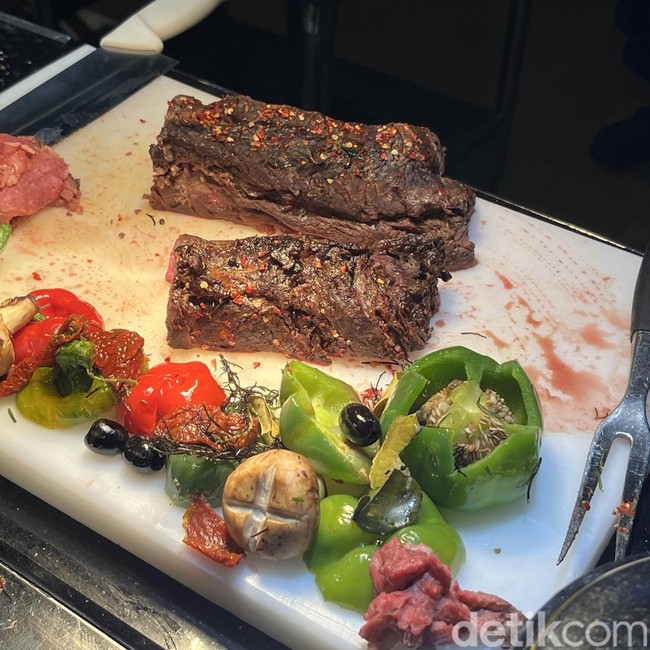 Lezatnya Crying Tiger hingga Bebek Kari Merah ala Chiang Mai Ada di Jakarta